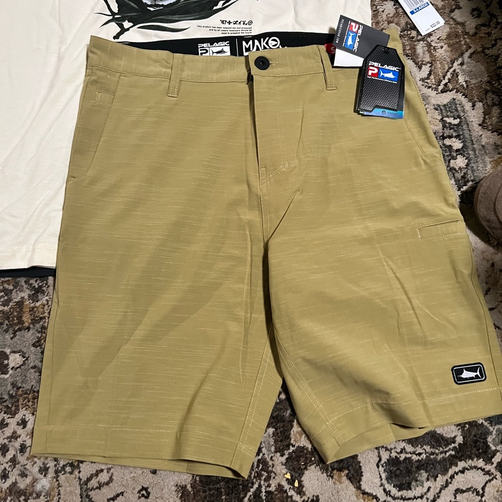 Pelagic Mako XT hybrid shorts never worn, tags still on retails for $69